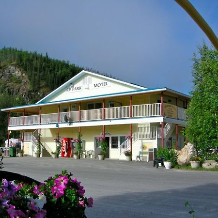 Bonanza Gold Motel Dawson City Exterior foto